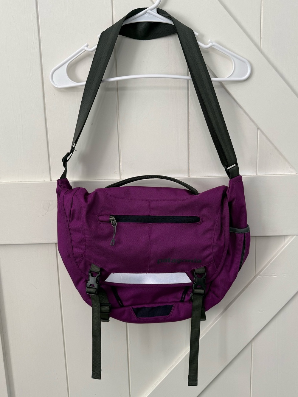 Patagonia ONE Courier Purple Messenger Bag Laptop Travel Crossbody Bag w/ Strap